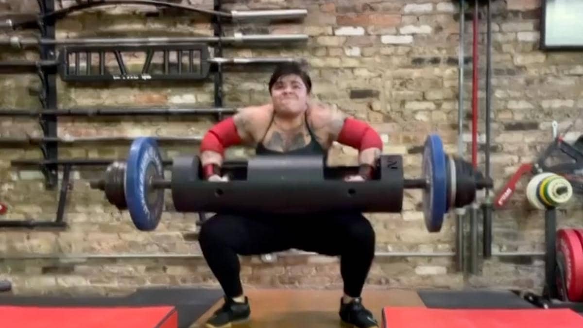 Strongwoman Inez Carrasquillo's Overhead Pressing is On a Different Level
