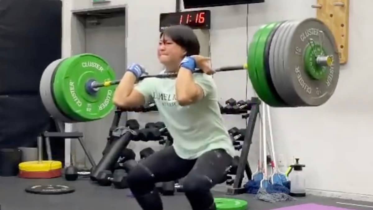 Watch South Korean CrossFitter Seungyeon Choi Lift a 667-Pound "The Other Total" During 2022 CrossFit Quarterfinals