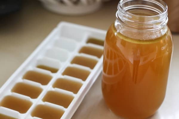 How to make bone broth and how to use it in your routine -
